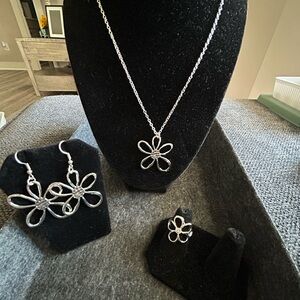 Elegant Silver Flower Jewelry Set